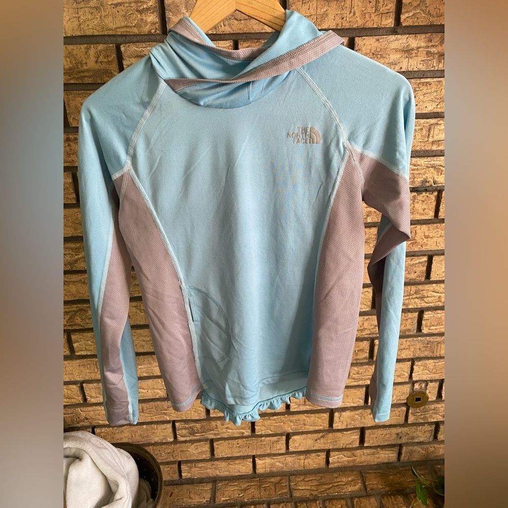 Light weight north face shirt pullover